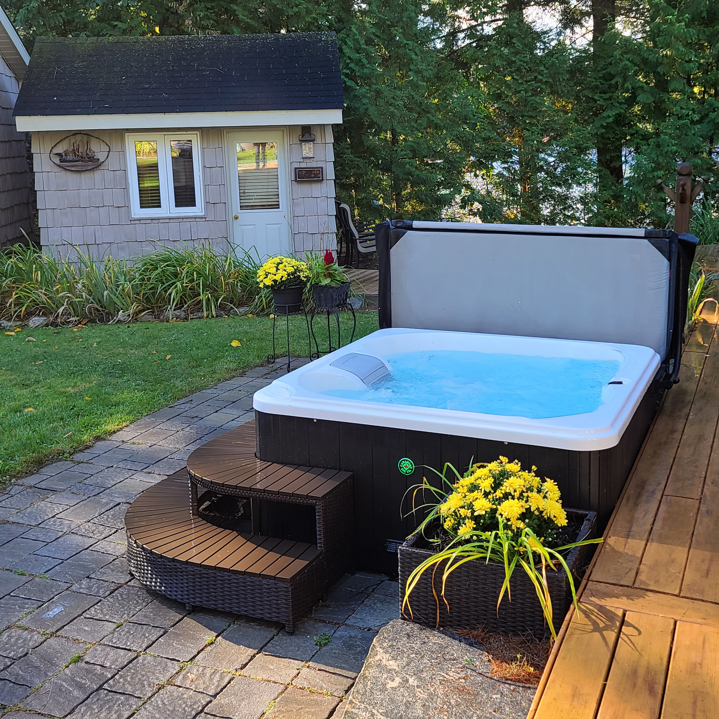 Manitoba 4-Person 15-Jet Portable Hot Tub