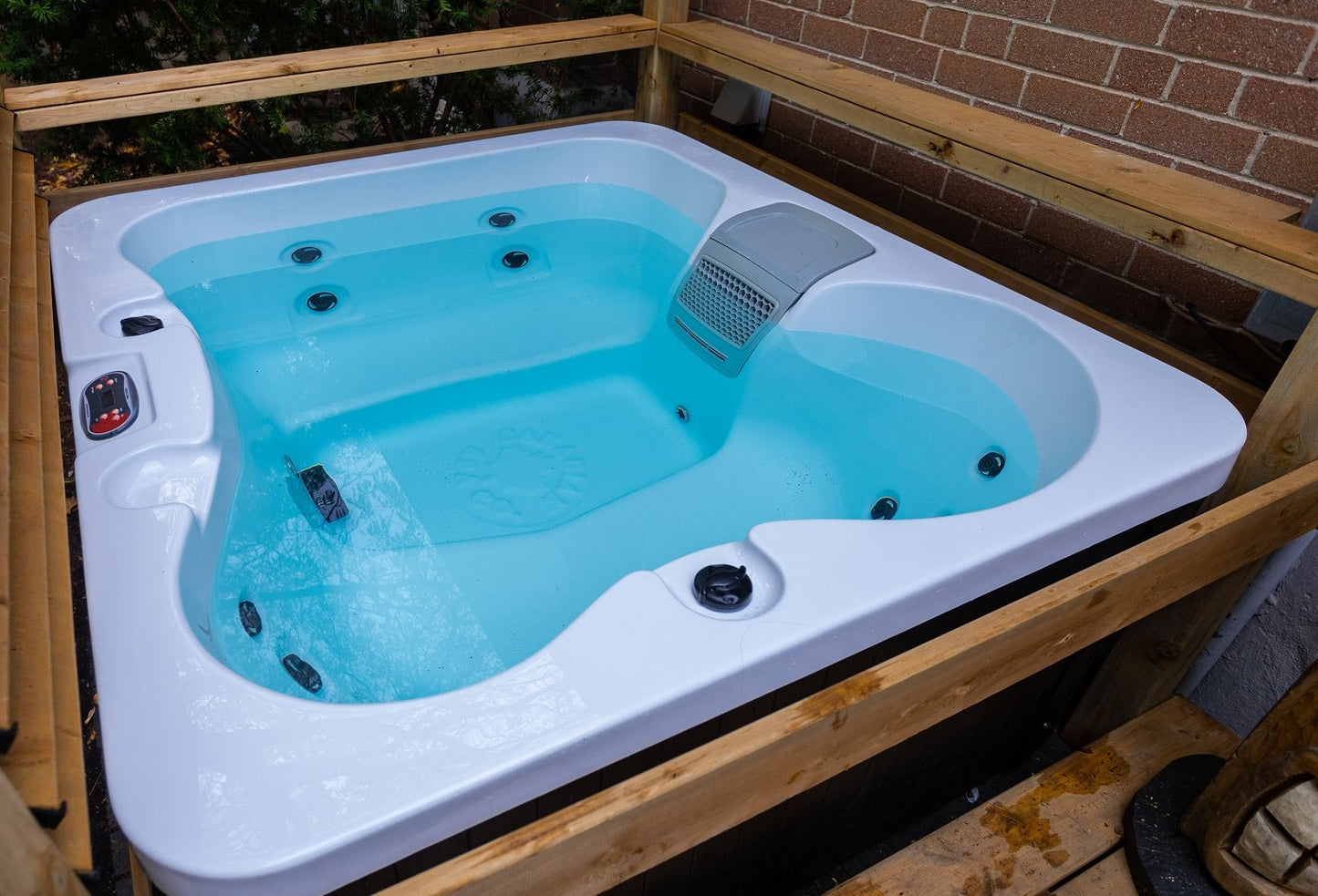 Manitoba 4-Person 15-Jet Portable Hot Tub